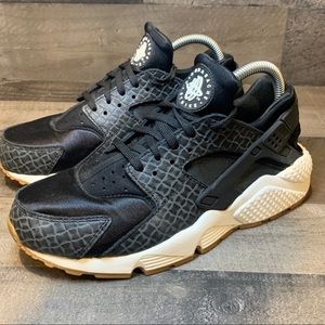 NIKE Air Huarache Premium Running Shoes Croc Print